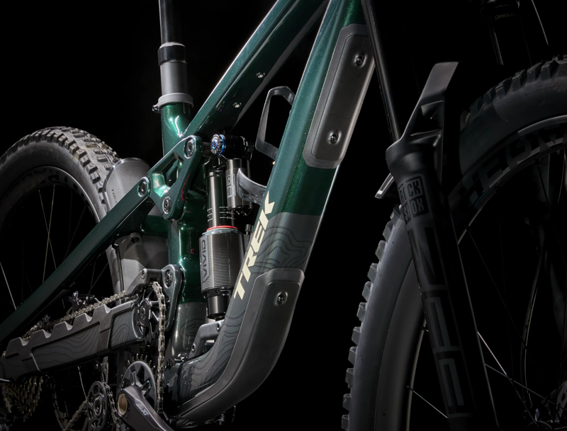 Trek Slash 9.8 XT Gen 6 Full Suspension Mountain Bike 2024 in Daintree Green-11